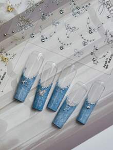 1张银色金属蝴蝶结美甲贴纸，法式链条和心形图案，带蝴蝶装饰，闪亮自粘美甲贴花 - 銀色 - 查看 1