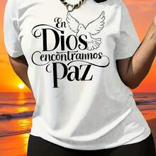 Camiseta para Mujer con Estampado de Letra "C" y Texto Dorado, Manga Corta - Blanco - Ver 1
