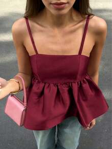 2026 Primavera/Verano Elegante Parte Superior de Tirantes Finos con Cuello Cuadrado y Espalda Descubierta en Color Rosa con Volantes en el Bajo y Conjunto Morado, Ropa de Vacaciones para Mujer, Estilo Callejero, Atuendo de Cumpleaños, Ropa de Crucero, Vestimenta de Vacaciones, Conjunto de Mujer, Ropa de Verano, Moda Primaveral, Atuendo de Concierto - Burdeos - Ver 2