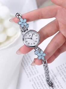 1 chiếc đồng hồ nữ màu bạc họa tiết hoa, mặt tròn với men hoa anh đào màu xanh lam và điểm nhấn pha lê, đồng hồ đeo tay thạch anh kiểu dáng thường ngày, món quà hoàn hảo cho ngày Valentine và sinh nhật. - Một cỡ - Xem 6