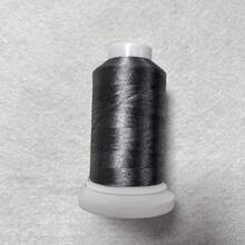 Sanbest 1卷120D/2涤纶绣花线 - 39种鲜艳颜色可选，1000米/卷，适用于Brother、Babylock、Janome、Singer、Pfaff、Bernina、Brother等缝纫机品牌 - 彩色 - 查看 15