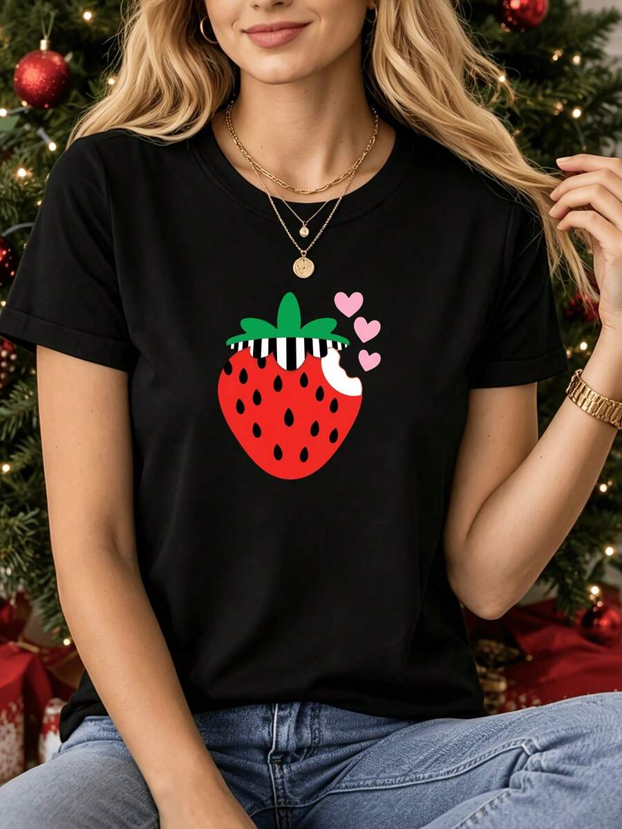 Camiseta Estampada para Mujer con Gráfico de Fresa Roja y Corazones Rosados - Camiseta Casual de Manga Corta y Cuello Redondo en Negro, Corte Relajado para Todas las Estaciones, Perfecta para Uso Diario y Atuendos de Vacaciones, Lavable aáquina. - Negro - Ver 1