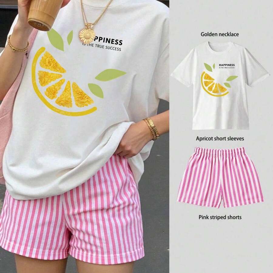 Camiseta para Mujer con Estampado de Letra "C" y Texto Dorado, Manga Corta - Blanco - Ver 1