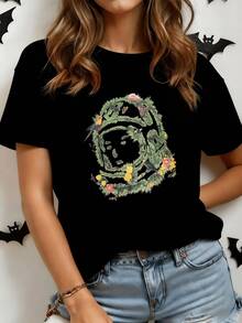 A Circle Of Nature With Green Branches, Vibrant Flowers, Butterflies, And Birds Symbolizes The Connection Between Life And Freedom. A Comfortable, Modern Women's T-Shirt, Ideal For Everyday Wear. - 黑色 - 查看 1