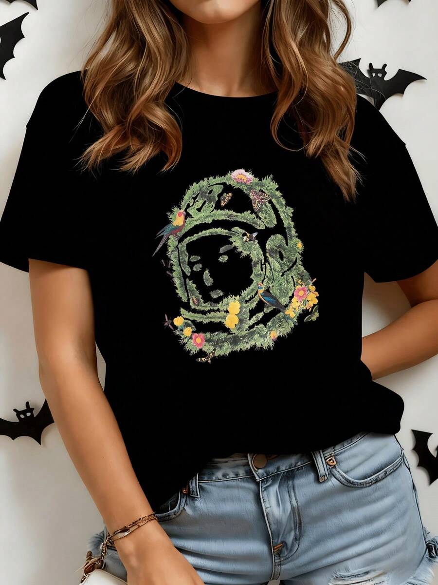 A Circle Of Nature With Green Branches, Vibrant Flowers, Butterflies, And Birds Symbolizes The Connection Between Life And Freedom. A Comfortable, Modern Women's T-Shirt, Ideal For Everyday Wear. - 黑色 - 查看 1