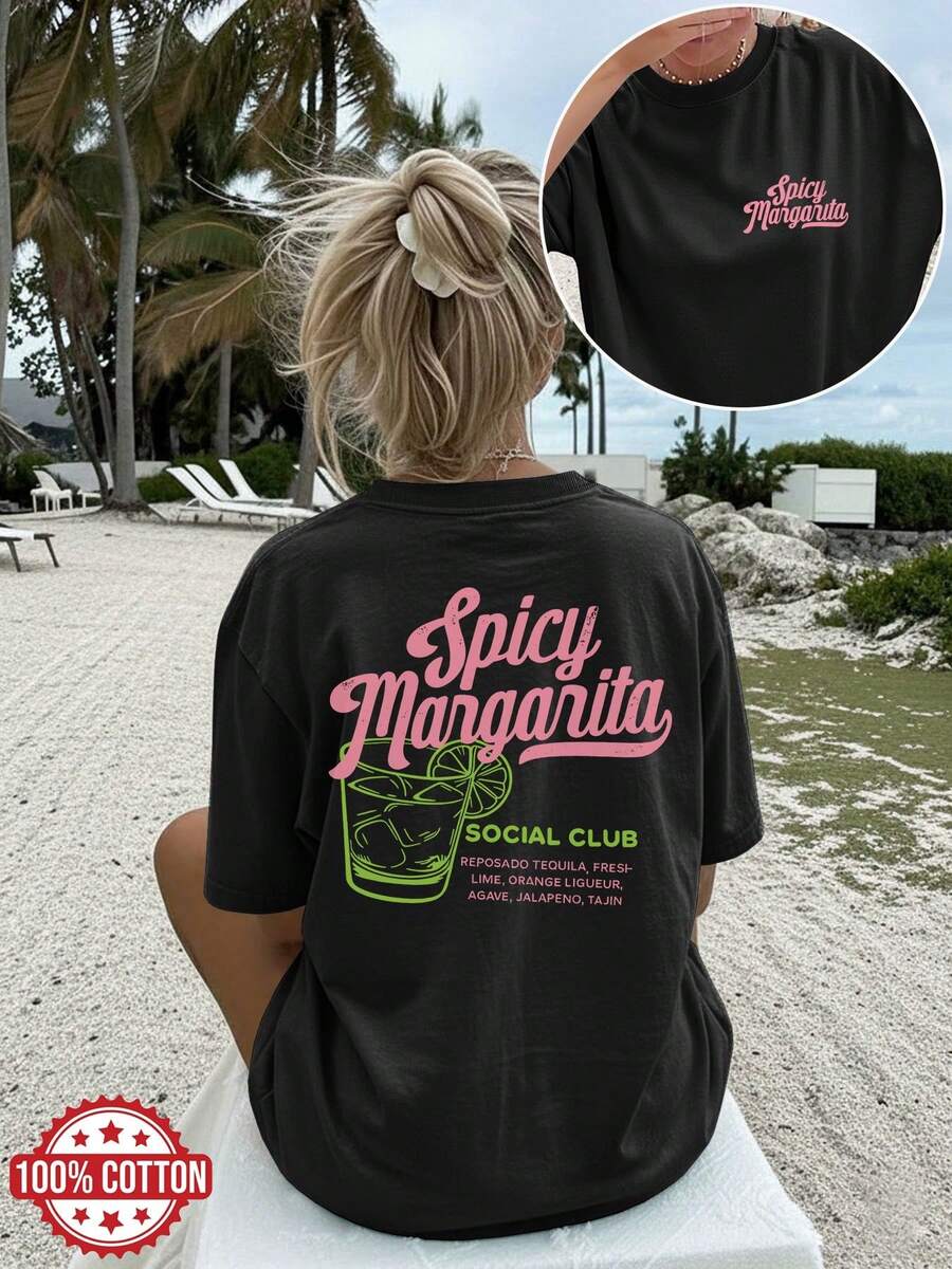 Nueva Camiseta de Moda para Mujer con Cuello Redondo [Impresión a doble cara]Top de verano con un estilo retro a que presenta un diseño de copa de cóctel, Margarita Picante, SOCIAL CLUB, Tequila Reposado, Lima Fresca, Licor de Naranja, Agave, Jalapeño, Tajín. Cuello redondo, algodón, manga corta, hombros caídos, camiseta de gran tamaño. Diseño versátil para el verano. - Negro - Ver 1