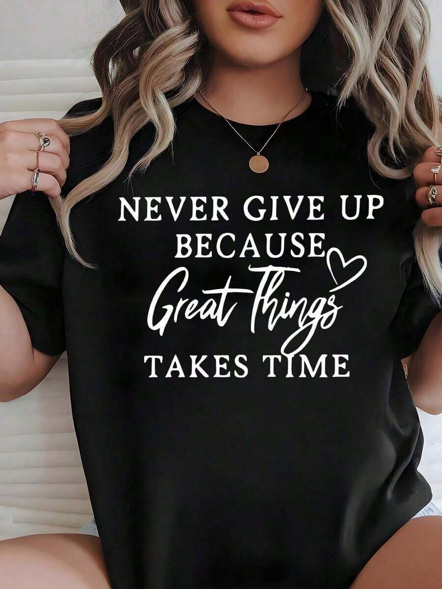 Soft Black Oversized T-Shirt With Motivational Phrase, Casual Short Sleeve T-Shirt: "Never Give Up, Great Things Take Time", Aesthetic Blouse With Positive Message. New Summer Women's T-Shirt, Casual And Comfortable Crew Neck Top - 黑色 - 查看 1