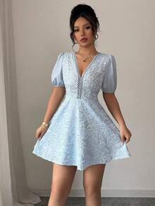Vestido corto verano 2026 estilo francés europeo, cuello V, manga abullonada, cintura alta con lazos, tejido jacquard, corte A - Azul - Ver 4