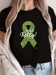 Team Kelly Graphic Short-Sleeved T-Shirt With Round Neck And Green Tape, Letter Print, Casual Summer Streetwear Style Top, Regular Fit, HLine T-Shirt For Everyday Wear Or For Being At Home, Versatile To Wear With Jeans Or Dresses. - 黑色 - 查看 1