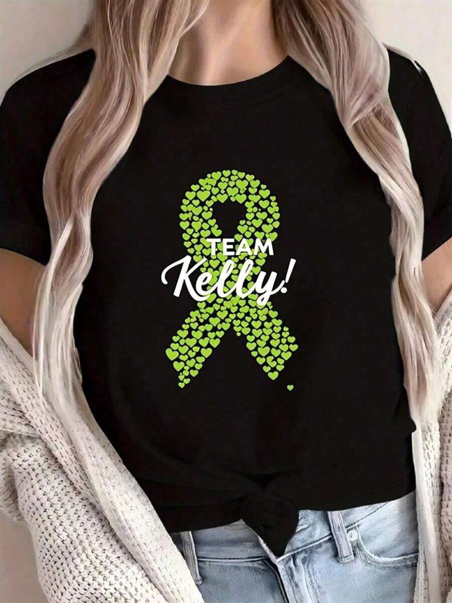 Team Kelly Graphic Short-Sleeved T-Shirt With Round Neck And Green Tape, Letter Print, Casual Summer Streetwear Style Top, Regular Fit, HLine T-Shirt For Everyday Wear Or For Being At Home, Versatile To Wear With Jeans Or Dresses. - 黑色 - 查看 1