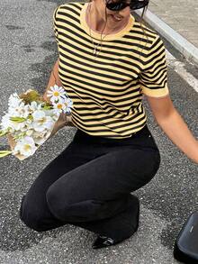 Mujeres veraniegas de moda Top de tejido de punto de rayas simple negro y blanco, Todo coincidente - Amarillo - Ver 7
