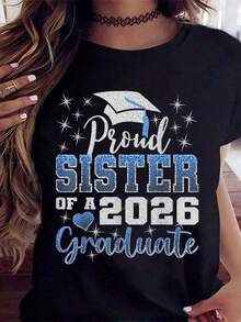 1 camiseta "Orgullosa Hermana de un Graduado de 2026" con diseño de gorro de graduación y estrellas para celebración de graduación, 180g 100% algodón. - Negro - Ver 2
