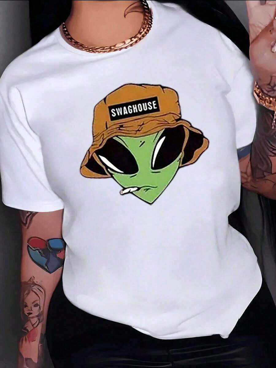 Fashion Printed T-Shirts For Women, Oversized Streetwear Tops, Comfortable And Stylish All-Match Summer Tees. Green Alien With A Brown Hat And Relaxed Look Symbolizes A Free And Bold Modern Attitude With An Urban Feel. Comfortable And Casual Cotton T-Shirt For Women, Perfect For Everyday Wear. - 白色 - 查看 1