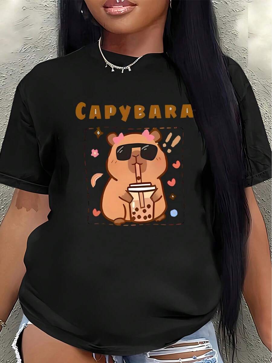 Lightweight And Durable Short-Sleeved T-Shirt With A Cute Capybara Design Wearing Glasses And Holding A Drink. Perfect For Lounging At Home, In Cafes, Or During Outdoor Activities, Designed For Everyday Comfort And Style. Women's Casual Blouse - 黑色 - 查看 1
