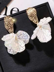 1 Pair White Resin Leaf Dangle Earrings, Party Wear Gift For Women, Mother's Day Holiday Gift - Multicolor - View 2