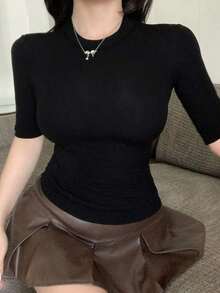 Camiseta casual de mujer con cuello alto, manga corta, ajustada, con cierre cruzado delantero, sólida y sexy.Versátil para usar en verano, estilo preppy. - Negro 5 - Ver 5