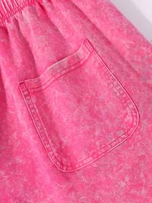 230 Grams Of Washed Pink Shorts, With Cartoon American Eyeball-Wing Pattern Printed On The Side And V-On D-Utch Lettering Design. These Retro-Washed Casual Street Shorts For Men Have An American Motorcycle Culture Vibe And Are Perfect For Summer Wear. They Are Comfortable And Breathable, Suitable For Daily Wear, And Come With Adjustable Waist Ties, Elastic Waistbands And Pockets. - 粉色 - 查看 5