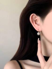1 Đôi bông tai thời trang cao cấp, tinh tế, thiết kế hình học 3D đính đá Zirconia độc đáo, thanh lịch, thích hợp cho các buổi dạ hội, tiệc tùng, tiệc chiêu đãi. - Vàng - Xem 5