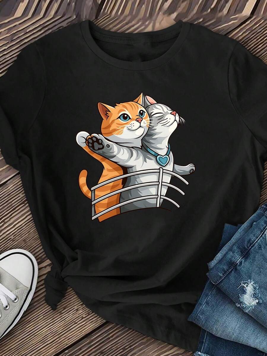 The Lady With The Cats Standing On The Terrace Is Wearing A Short-Sleeved, Round-Neck T-Shirt With A Print, A Short-Sleeved, Round-Neck T-Shirt, And Women's Clothing. - 黑色 - 查看 1