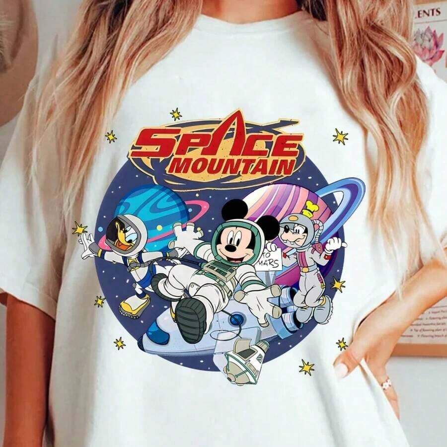 Men's, Women's, And Kids' Space Mountain Galaxy Astronaut T-Shirt, Short Sleeve, Print Of An Astronaut And His Friends On A Space Adventure. Suitable For Travel, Casual Outings, And Festive Gatherings. Premium Cotton Material, Breathable And Durable. Eye-Catching Space Design For Matching Family Outfits And As A Gift. Short-Sleeved T-Shirt. 100% Cotton - 白色 - 查看 1