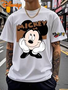Disney Classic: Mickey Mouse Hand-Loaded Pose Graphic T-Shirt, Warm Brown Color-Block Background Short-Sleeve T-Shirt, White Timeless Crew Neck Casual Top, Distinctive 3D-Style MICKEY Print On The Front, Matching Colorful Disney Logo Sleeve Detail, Soft, Skin-Friendly, Breathable Premium Cotton Material, Durable Seam Construction For Long-Lasting Daily Wear Comfort, Casual Street Vacation Day Outfit, Matching Family Couple Fashion, Iconic Disney Comic Character-Centered Design, Gentle, Cute Visual Style Suitable For Teens And Adults In Daily Scenes, Holiday Gatherings, Casual Activities, And Comfortable Everyday Styling. - trắng - Xem 1
