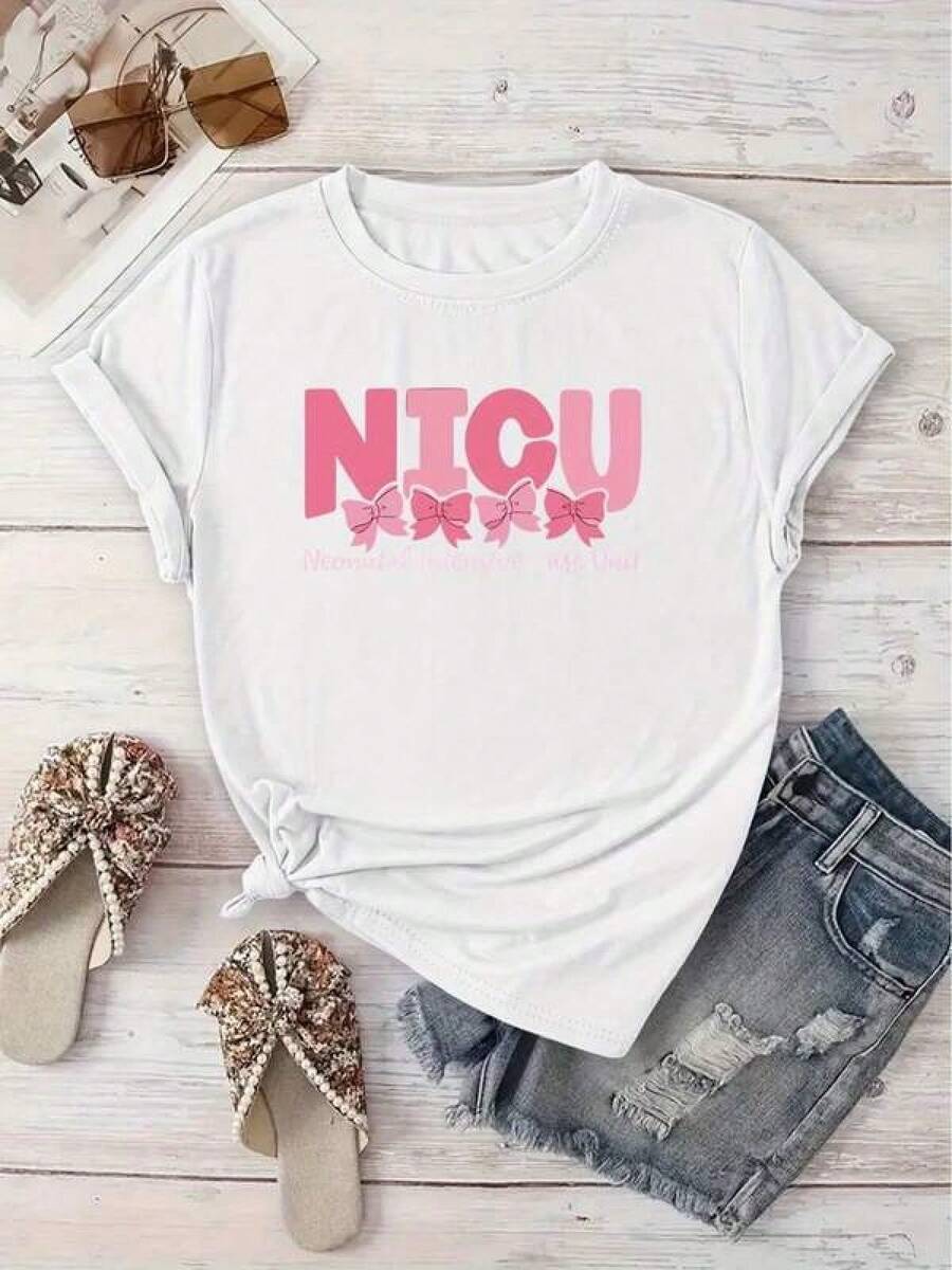 Women's Printed T-Shirt - Casual Short Sleeve Crew Neck T-Shirt With Pink Graphics On White Background - Relaxed Fit For All Seasons, Perfect For Everyday Wear And Holiday Outfits (Machine Washable) Paired With Denim Shorts. - 白色 - 查看 1