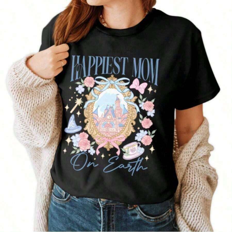 1 Piece Women's Vintage Retro Printed Loose Fit T-Shirt, Women's Casual Short Sleeve Cotton Graphic Tee, "The Happiest Mom In The World" Graphic Tee, Magic Castle Print Short Sleeve T-Shirt For Mother's Day Gift, 180g 100% Cotton. - 黑色 - 查看 1