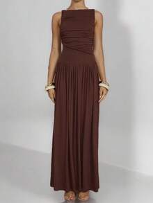 Long Plain Pleated Dress With Fitted Waist, European Style, Simple, Sexy, Elegant, Spring 2026, Women's Fashion - Brown - View 3