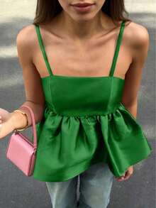 2026 Primavera/Verano Elegante Parte Superior de Tirantes Finos con Cuello Cuadrado y Espalda Descubierta en Color Rosa con Volantes en el Bajo y Conjunto Morado, Ropa de Vacaciones para Mujer, Estilo Callejero, Atuendo de Cumpleaños, Ropa de Crucero, Vestimenta de Vacaciones, Conjunto de Mujer, Ropa de Verano, Moda Primaveral, Atuendo de Concierto - Verde - Ver 2