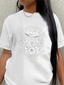 Short-Sleeved Polyester T-Shirt, Adorned With A Romantic Fantasy Book Club Print, Lightweight And Durable, Suitable For Casual Wear At Home Or In A Cafe. The Dark Fabric Print Design Is The Perfect Choice For Book Lovers And Relaxed Reading Moments. Women's Blouses > Clothing - 白色 - 查看 1