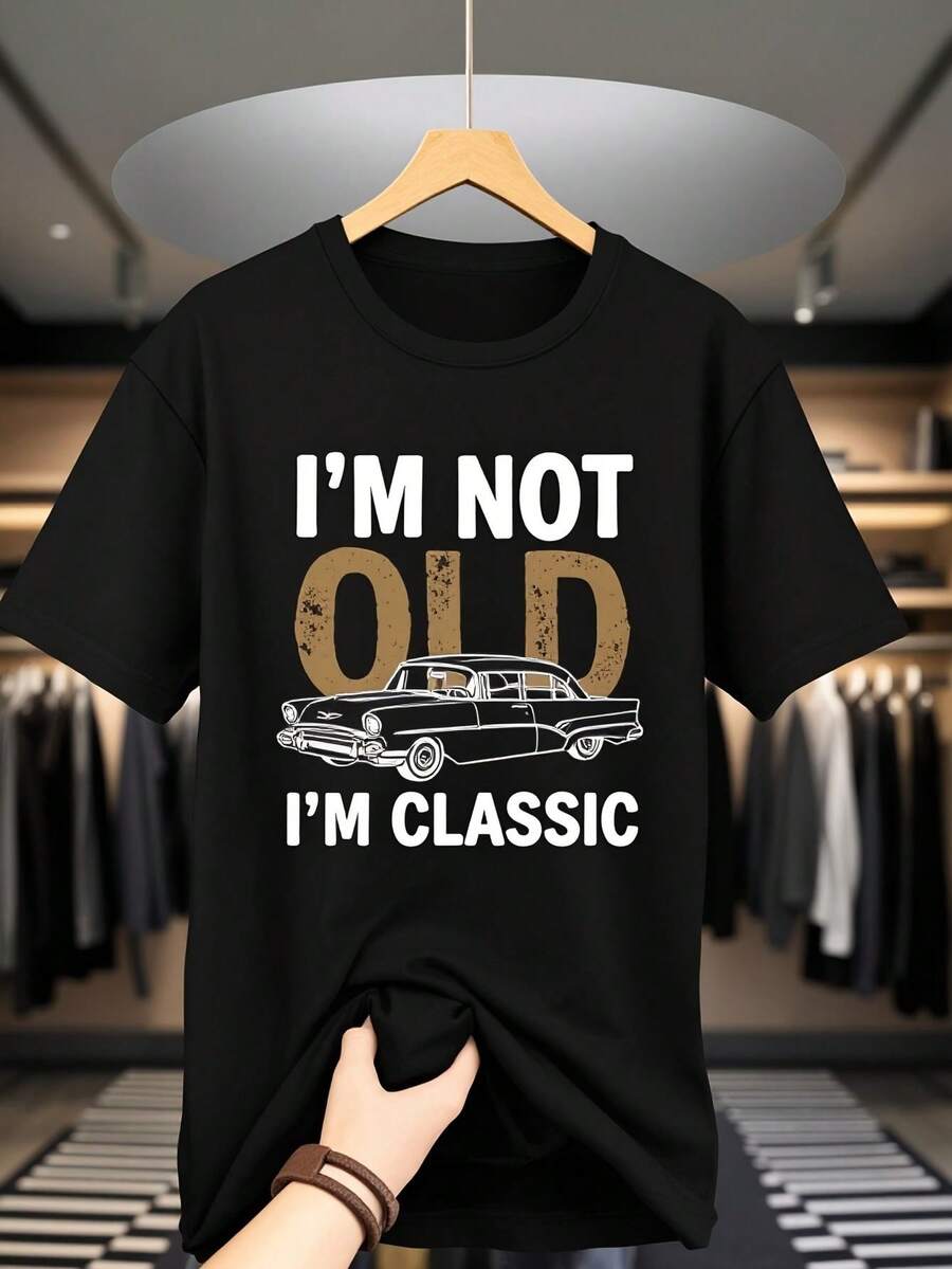 Classic Retro Car Print T-Shirt, Casual Short-Sleeved For Summer, With A Comfortable Fit, Crew Neck, And Flared Hem. This Short-Sleeved T-Shirt With A Print And Crew Neck Is Suitable For All Seasons And Various Occasions. A Casual Retro Short-Sleeved T-Shirt With A Crew Neck And Print, Ideal For Everyday Wear And Outings. - 黑色 - 查看 1