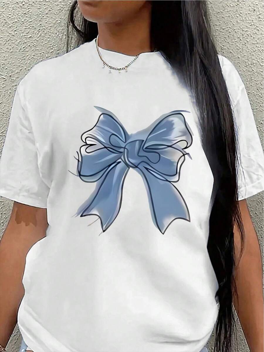 This Short-Sleeved Polyester T-Shirt, Decorated With A Light Blue Bow Pattern, Is Lightweight And Durable, Ideal For Casual Wear At Home Or In Restaurants, And Is Comfortable And Fits Well For Everyday Wear. Women's Blouses > Clothing - 白色 - 查看 1