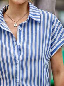 Camisa de rayas de manga murciélago con botón delantero - Azul y blanco - Ver 2