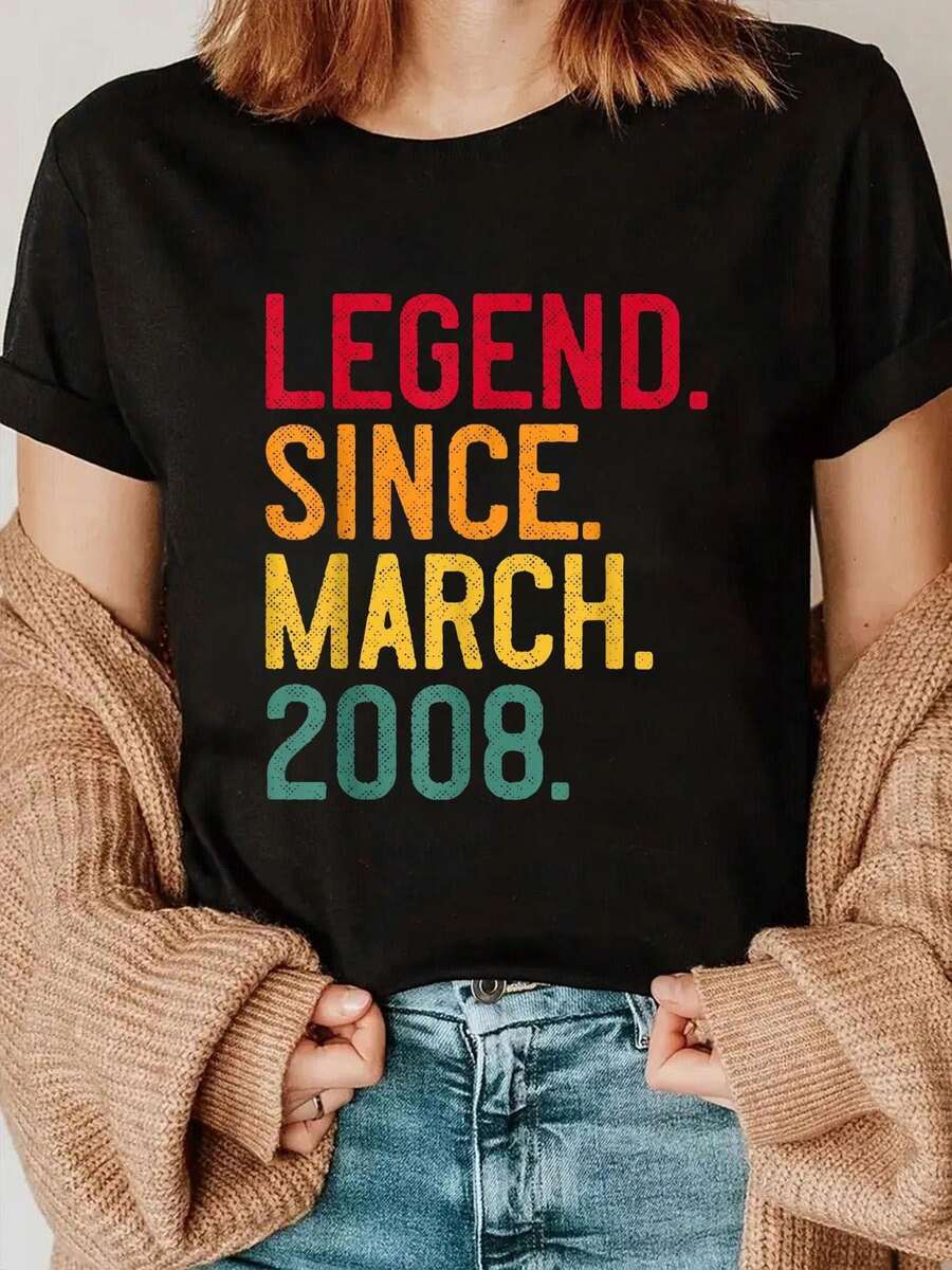Camiseta Deportiva Casual para Mujer - Camiseta Negra Elástica de Cuello Redondo con Texto Multicolor LEYENDA. DESDE MARZO DE 2008. - Lavable aáquina, Confortable y Apta para Todas las Estaciones, para Uso Diario y Actividades Informales. - Negro - Ver 1
