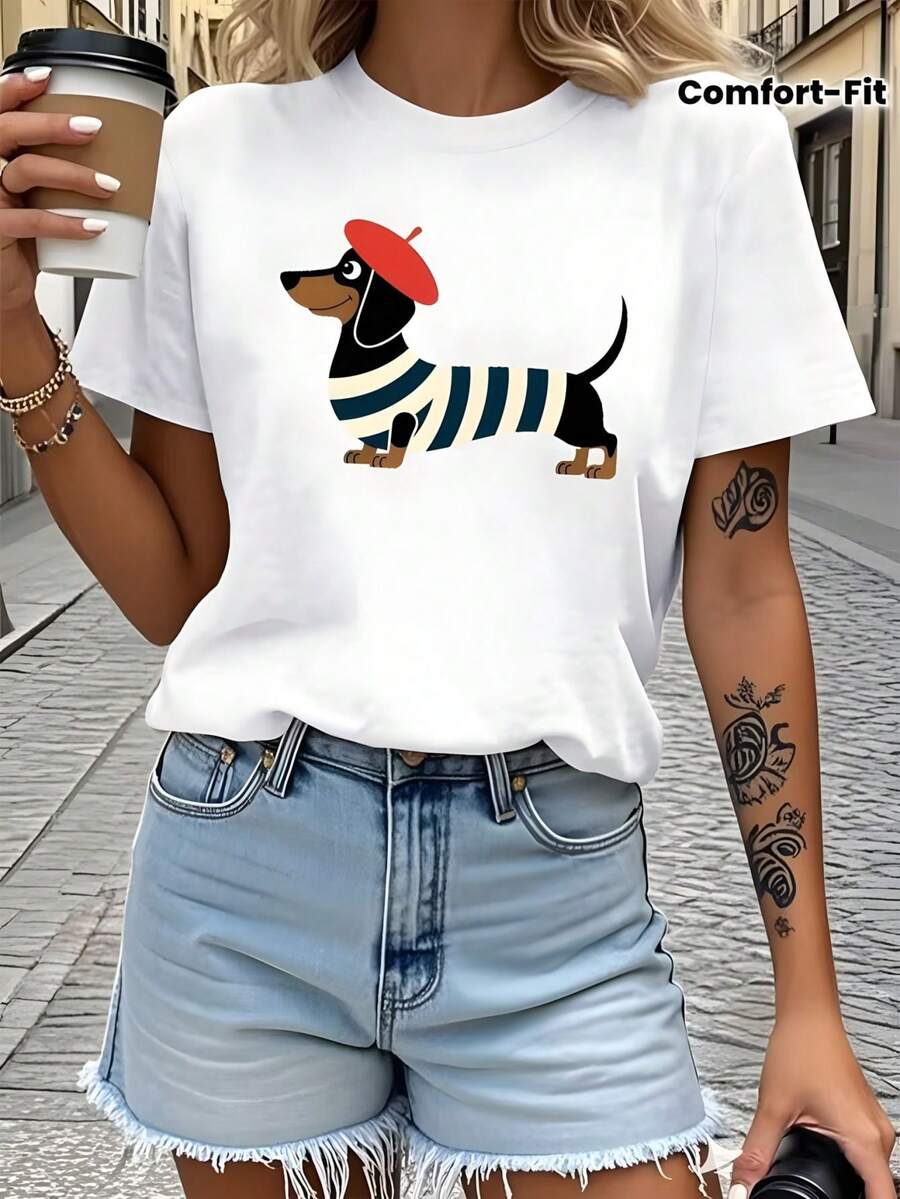 Women's T-Shirt With A Drawing Of A Dachshund Wearing A Red Beret And A Blue Striped Shirt With Cream Details, Elongated Body, Short Legs And An Adorable Style. - 白色 - 查看 1