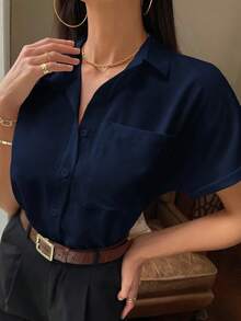 Blusa minimalista y de moda con estampado de cereza con bolsillo y abotonadura sencilla para uso laboral/ocio/trayectos, Camisa casual de manga corta con cuello regular y efecto murciélago en azul marino para mujer, apropiada para primavera/verano - Azul marino - Ver 3