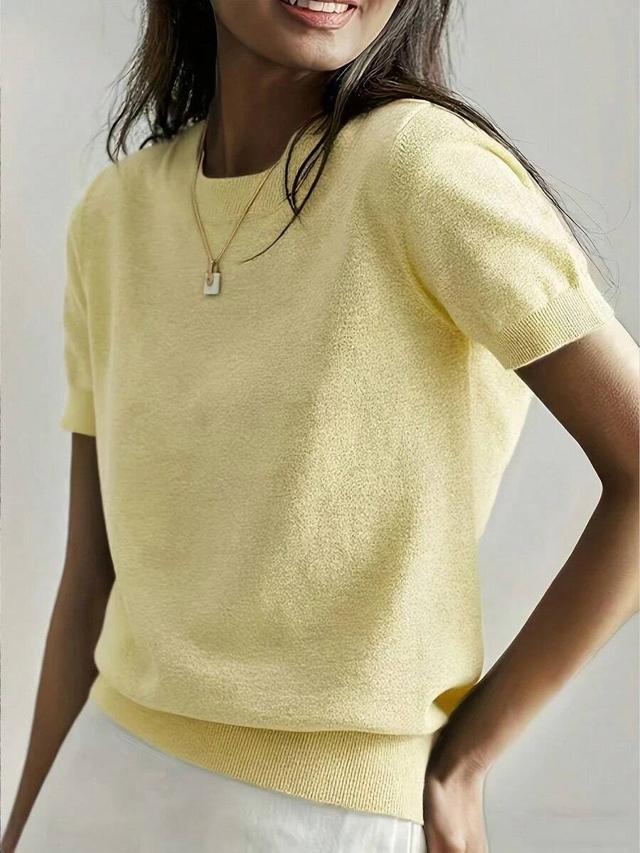 Camiseta de punto de manga corta de unicolor y peso ligero para mujer, top de verano minimalista en rojo - Amarillo claro - Ver 1
