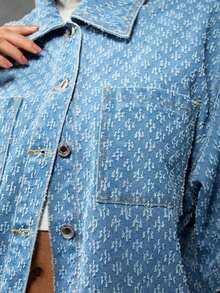 Chaqueta de camisa vaquera con estampado monogramado en toda la prenda, mangas cortas, estilo de moda callejera - Lavado ligero - Ver 4