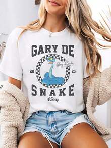 Disney-Style Women's Printed T-Shirt Featuring A Retro Gary De'Snake Badge Cartoon Print From Zootopia. This Round-Neck Summer Top Is Crafted From Soft, Comfortable 100% Cotton Fabric, Perfect For Everyday Wear, Outdoor Activities, Or Shopping. It Also Makes An Ideal Choice For Women's Vacation We - 白色 - 查看 1