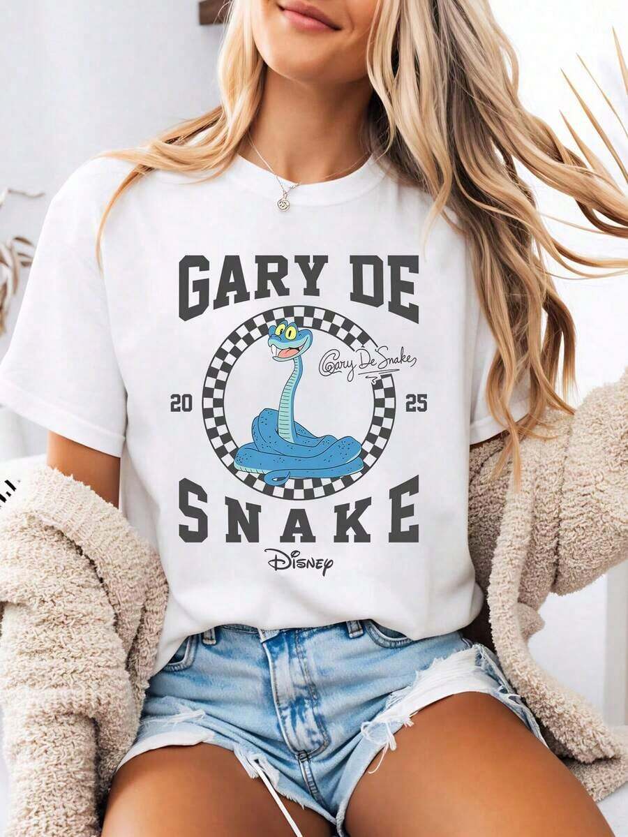 Disney-Style Women's Printed T-Shirt Featuring A Retro Gary De'Snake Badge Cartoon Print From Zootopia. This Round-Neck Summer Top Is Crafted From Soft, Comfortable 100% Cotton Fabric, Perfect For Everyday Wear, Outdoor Activities, Or Shopping. It Also Makes An Ideal Choice For Women's Vacation We - 白色 - 查看 1
