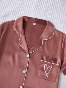 Set de 2 piezas de pijama con top de manga corta y pantalones con bordado de corazón de seda sintética - Rosa vieja - Ver 3