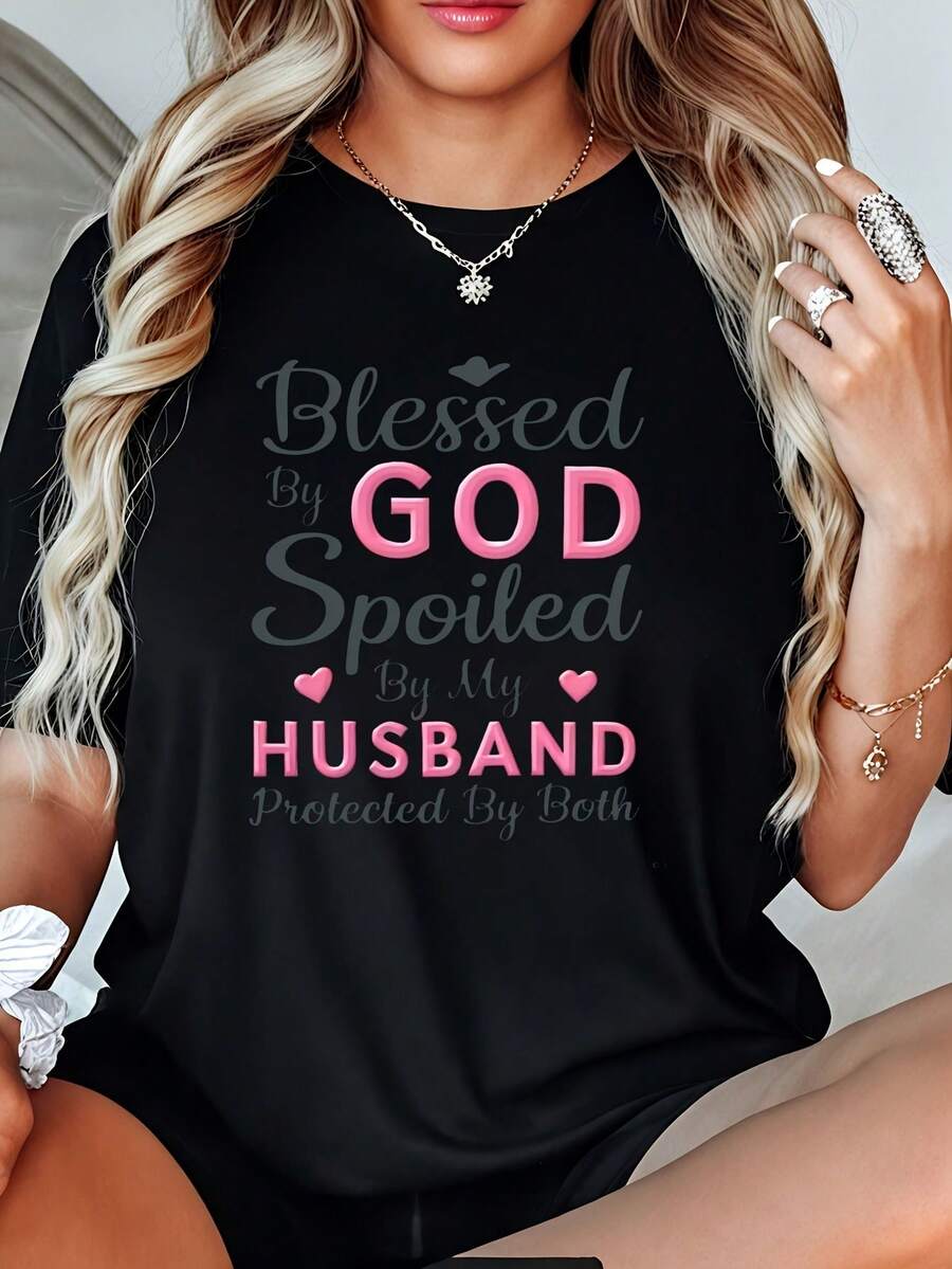 Soft, Breathable, And Lightweight For All-Day Comfort. Plus Size Comfort - A Woman's Interesting Marriage T-Shirt - God's Blessings Were Ruined By My Husband; Both Were Protected. Pattern T-Shirt - Soft, Non-See-Through Fabric - Black T-Shirt With Pink And Gray Lettering - Casual Everyday Top With A Comfortable Fit - Anniversary, Valentine's Day, Birthday Gift For Couples - Fun Wife Set, Anniversary Gift, Funny Text Design, Comfortable Fit, Classic. Crew Neck With A Relaxed Fit That Flatters All Body Shapes And Is Easy To Pair With Jeans, Shorts, And Leggings. - 黑色 - 查看 1