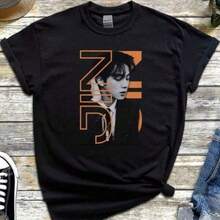 Camisetas para hombre, ropa de vacaciones para hombre, conjuntos de vacaciones para mujer, conjuntos de vacaciones para mujer, conjuntos casuales para mujer, camiseta gráfica Jin, regalo minimalista para fans, camiseta oficial de B TS, camiseta de moda, mercancía de B Ts. - Negro - Ver 1