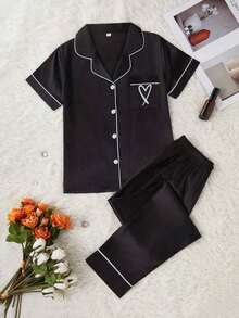Set de 2 piezas de pijama con top de manga corta y pantalones con bordado de corazón de seda sintética - Negro - Ver 7