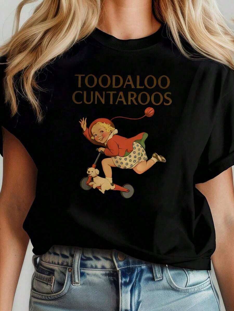 Heavyweight Wo'S Short-Sleeved T-Shirt Featuring A Fun Illustration Of A Cartoon Character Driving A Small Vehicle With The Text 'TOODALOO CUNTAROOS'. This Crew Neck T-Shirt Is Perfect For Casual Wear In Spring And Summer, With A Print And Made From 100% Cotton. A Hit. - 黑色 - 查看 1