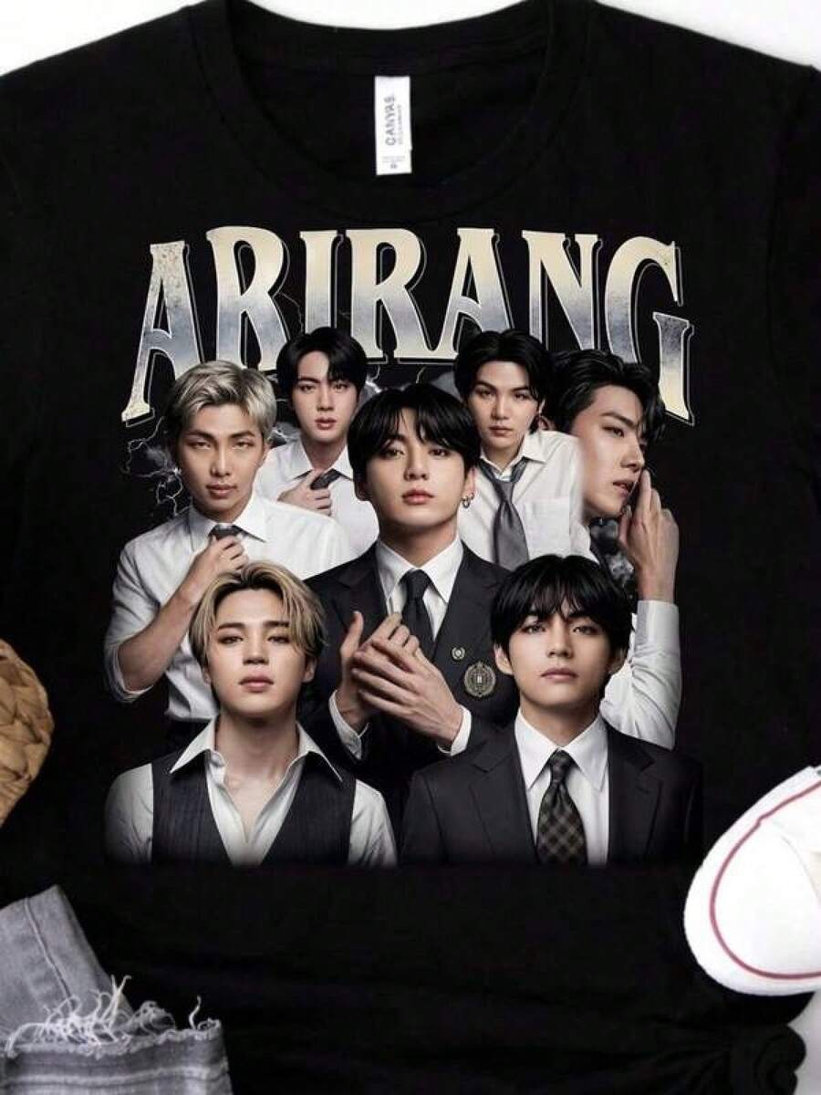 World Tour 2026 PNG, Diseño de Regreso de Bangtan 2026, Gráficos de Mercancía de Concierto, Regalo para Fans ARMY, Diseño Vintage Lavado de Bangtan, Ropa de Verano, Primavera, Conjuntos de Primavera, Blusas para Mujer, Camisetas para Mujer, Conjuntos de Verano para Mujer - Negro - Ver 1