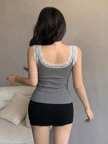 Camiseta de mujer con parches de encaje, con recortes de encaje floral calados, elegante para festivales de música, Día de San Valentín, boda, uso casual, playa, ir al trabajo - Gris - Ver 3