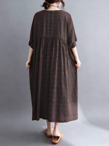 Summer 2026 Striped Dress, Women's Bohemian Casual Beach Vacation Dress. This Loose-Fitting A-Line Dress Features A Round Neck And Batwing Sleeves. - 棕色 - 查看 4