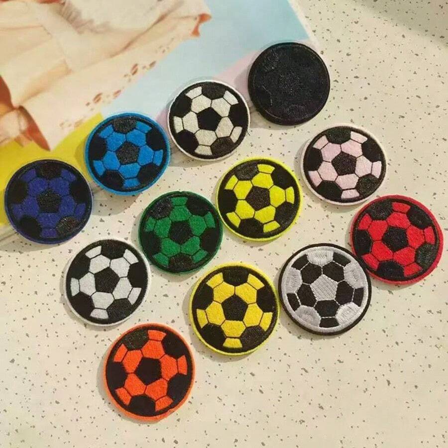 6/12 Stücke Fußball Bügelbild Set in Mehrfarbig, Nähapplikation, gestickte Sport Aufkleber geeignet für Kleidung, Rucksäcke, DIY Basteleien - Fußball - Übersicht 1