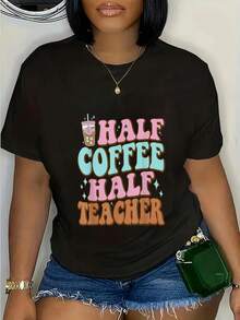 Suave, transpirable y ligero para comodidad durante todo el día. Talla grande - 1 pieza. Camiseta con el estampado "Half Coffee Half Teacher" - Camiseta casual de manga corta con cuello redondo 100%, adecuada para todas las estaciones, tela de elasticidad media, corte regular. Cuello redondo clásico con un ajuste relajado que favorece todas las formas del cuerpo y es fácil de combinar con jeans, shorts y leggings. - Negro - Ver 7